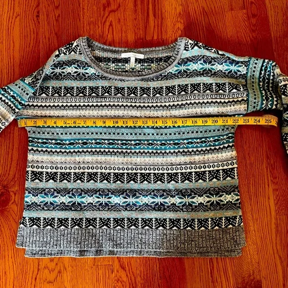 Victoria’s Secret Sweater NWOT size S/P scoop neck - Picture 3 of 6